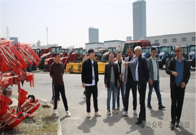 哈薩克斯坦農(nóng)場(chǎng)主哈利姆先生考察新疆農(nóng)機(jī)產(chǎn)業(yè)園